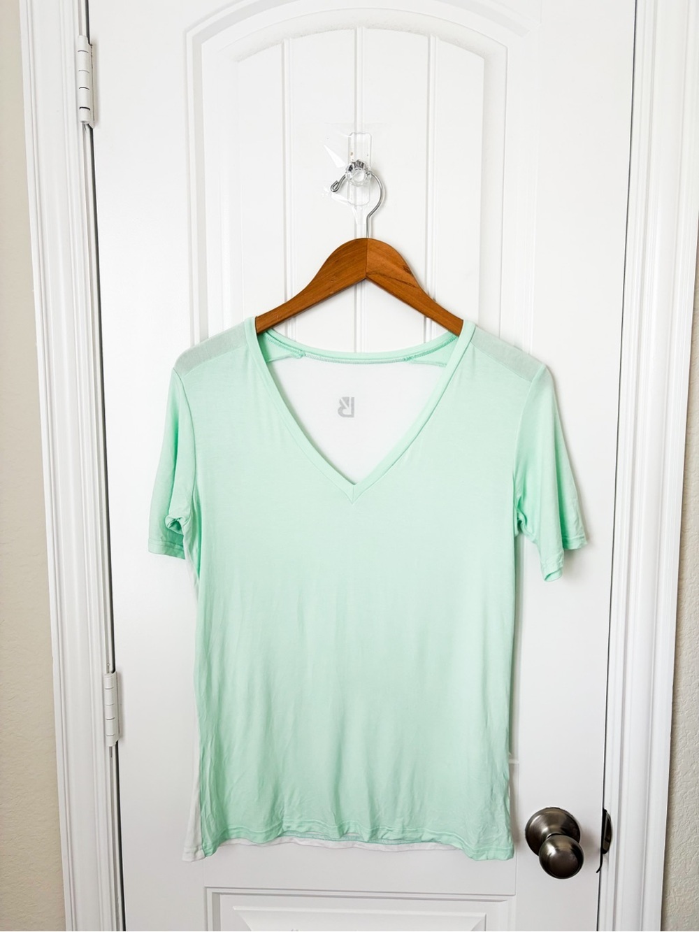 BuffBunny Light Mint V-Neck Short Sleeve Tee Size Small